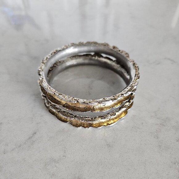 PAIR OF ZENTALL SCALLOPED-EDGE HEAVY METAL BANGLE BRACELETS - Picture 1 of 16